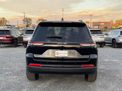 New 2025 Jeep Grand Cherokee Altitude image 20