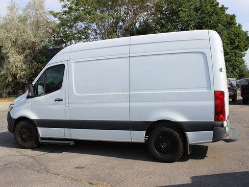 Used 2022 Mercedes-Benz Sprinter 2500 image 2