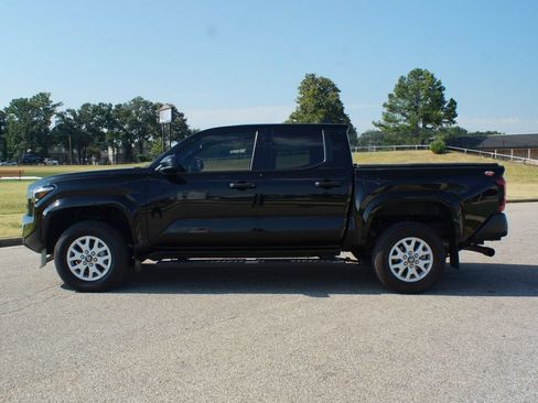 Used 2025 Toyota Tacoma SR w/ SR Upgrade Package AWD/4WD image 12