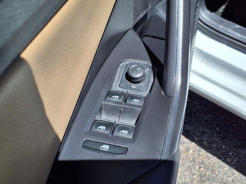 Used 2021 Volkswagen Jetta SE FWD image 19