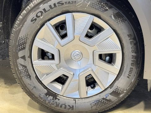 Certified 2025 Nissan Kicks S image 7