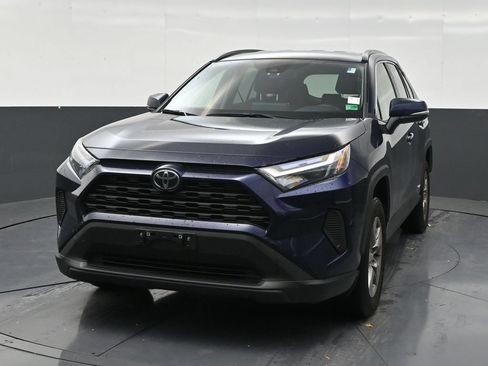 Used 2025 Toyota RAV4 XLE AWD/4WD image 8