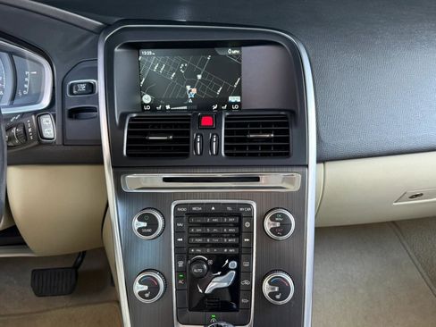 Used 2016 Volvo XC60 T5 Premier image 51