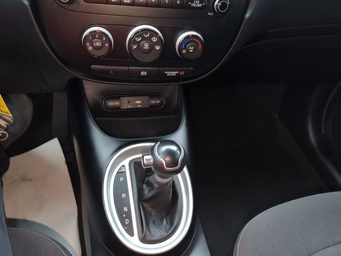 Used 2016 Kia Soul FWD image 19