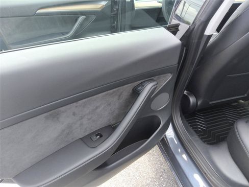Used 2022 Tesla Model 3 Long Range AWD/4WD image 16