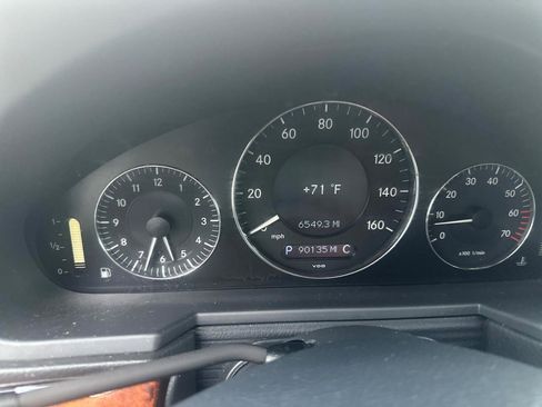 Used 2005 Mercedes-Benz E 320 Sedan image 21