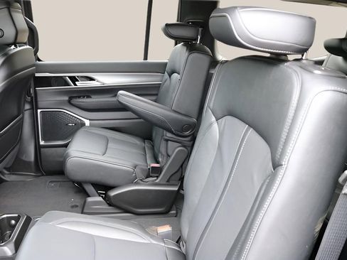 New 2026 Jeep Grand Wagoneer Limited image 15