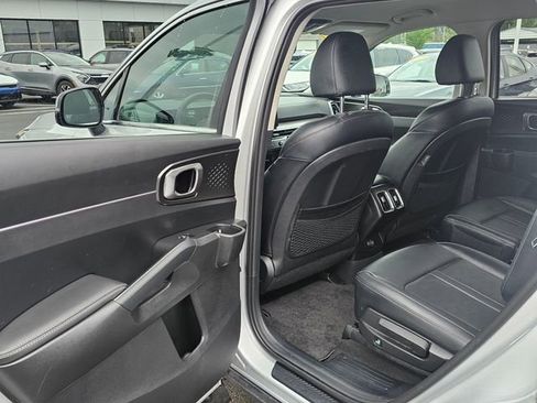 Certified 2025 Kia Sorento EX image 17