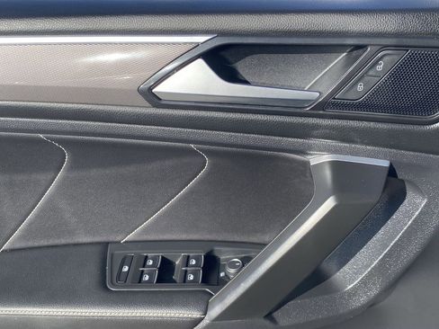 Used 2023 Volkswagen Tiguan SE R-Line image 23