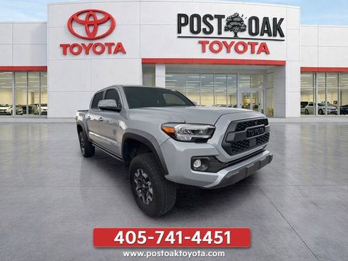 Used 2021 Toyota Tacoma TRD Off-Road w/ TRD Premium Off Road Package AWD/4WD image 3