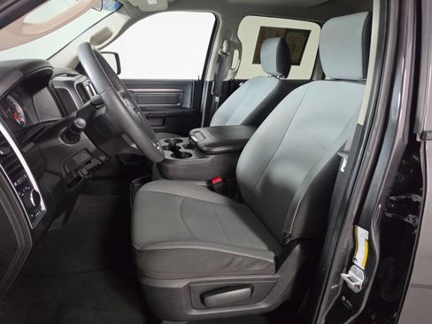 Used 2022 RAM 1500 Classic SLT AWD/4WD image 14