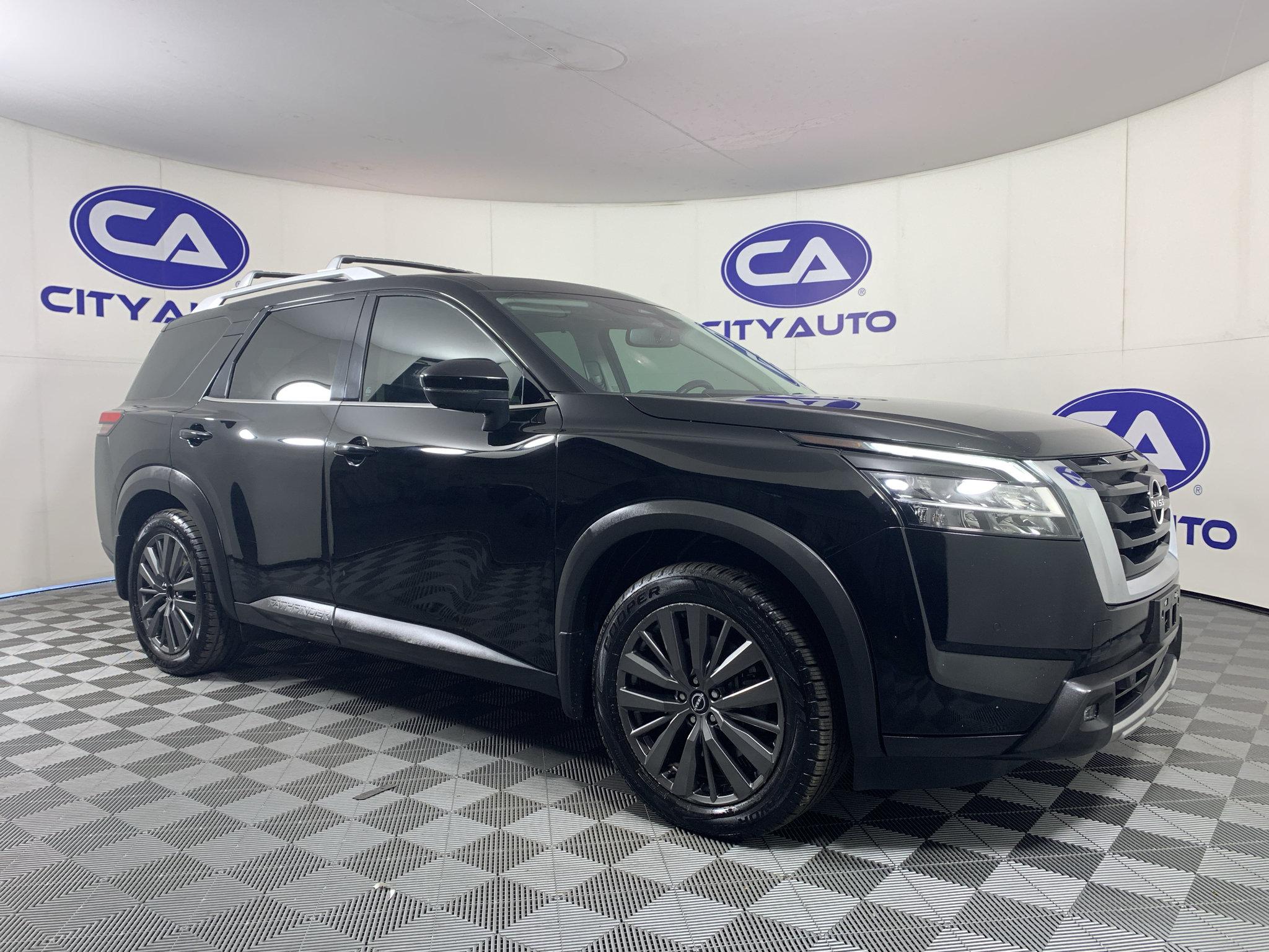 Used 2022 Nissan Pathfinder SL w/ SL Premium Package FWD image 1