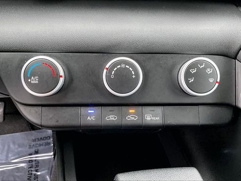 Used 2024 Hyundai Elantra SE image 31