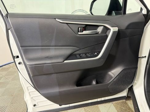 Used 2022 Toyota RAV4 XLE FWD image 10