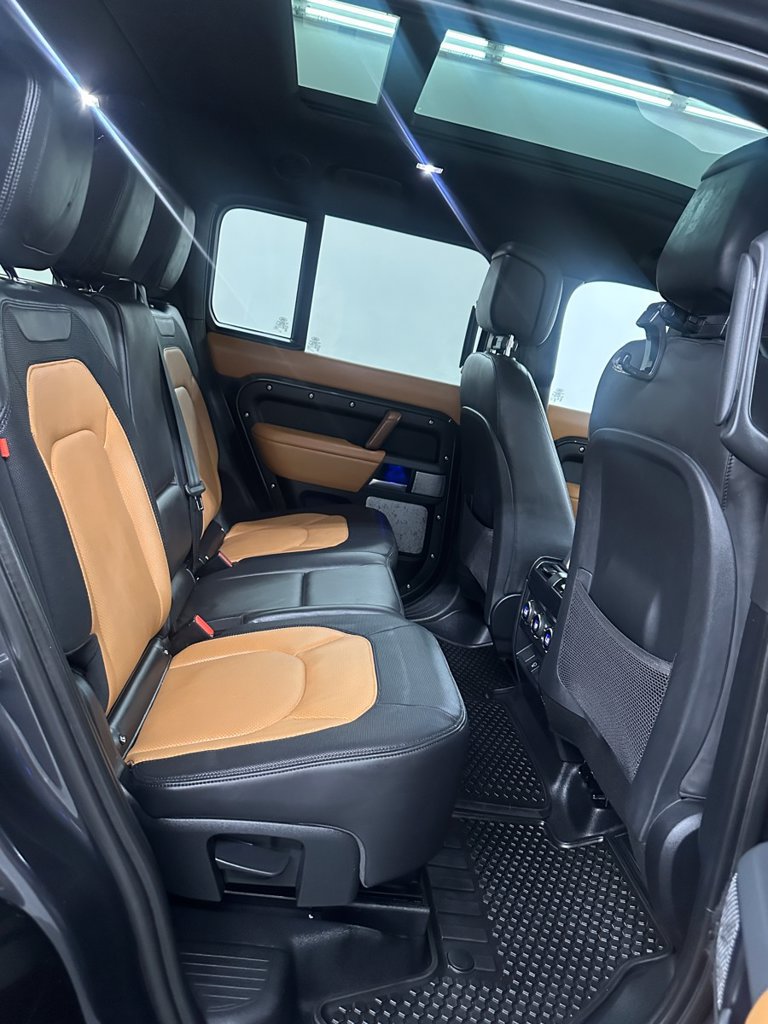 Used 2024 Land Rover Defender 130 X-Dynamic SE AWD/4WD image 36