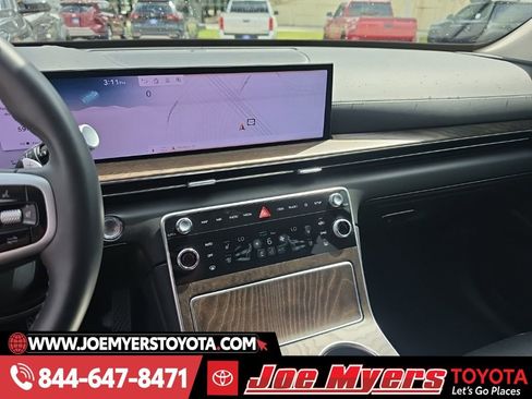 Used 2025 Genesis GV80 3.5T Advanced image 4