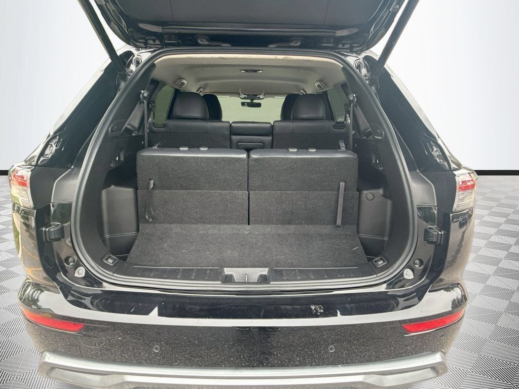 Used 2025 Mitsubishi Outlander SE FWD image 29
