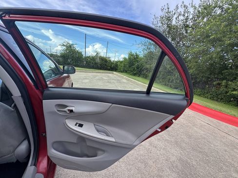 Used 2011 Toyota Corolla LE FWD image 19