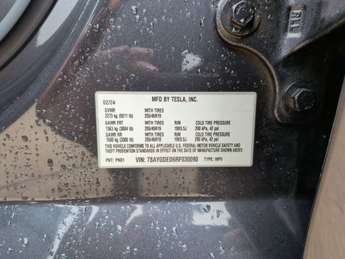 Used 2024 Tesla Model Y 2WD image 35