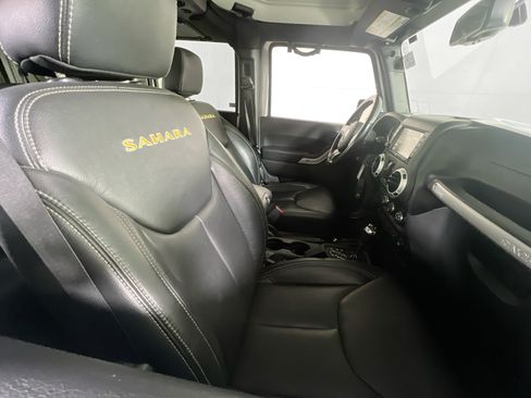 Used 2015 Jeep Wrangler Unlimited Sahara w/ Dual Top Group AWD/4WD image 24