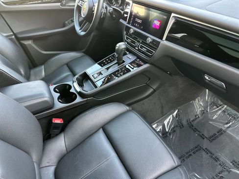 Used 2025 Porsche Macan image 17