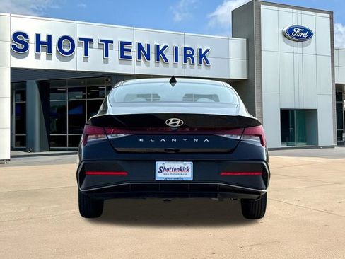 Used 2026 Hyundai Elantra SE FWD image 7