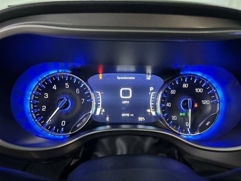 Used 2023 Chrysler Pacifica Touring-L FWD image 12