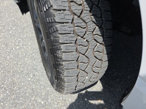 Used 2025 Ford F150 Lariat w/ FX4 Off-Road Package image 33