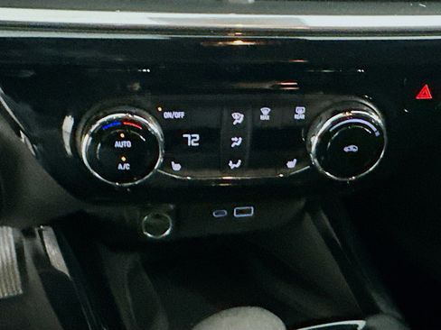 Used 2024 Chevrolet Trax RS w/ Sunroof Package image 23