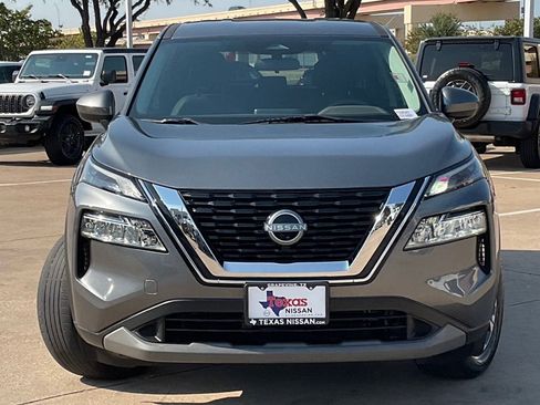 Used 2023 Nissan Rogue SV FWD image 2