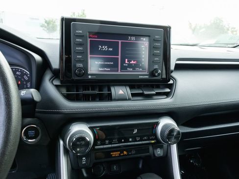 Certified 2021 Toyota RAV4 XLE FWD image 18
