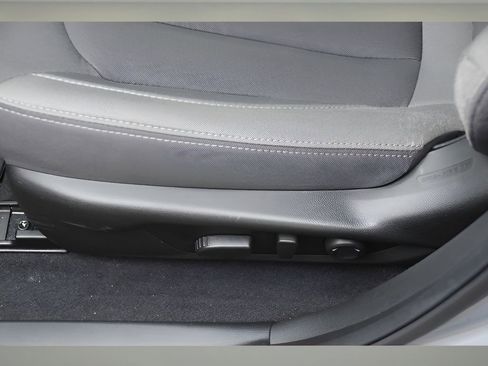 Certified 2025 Subaru Crosstrek 2.0i Premium image 31