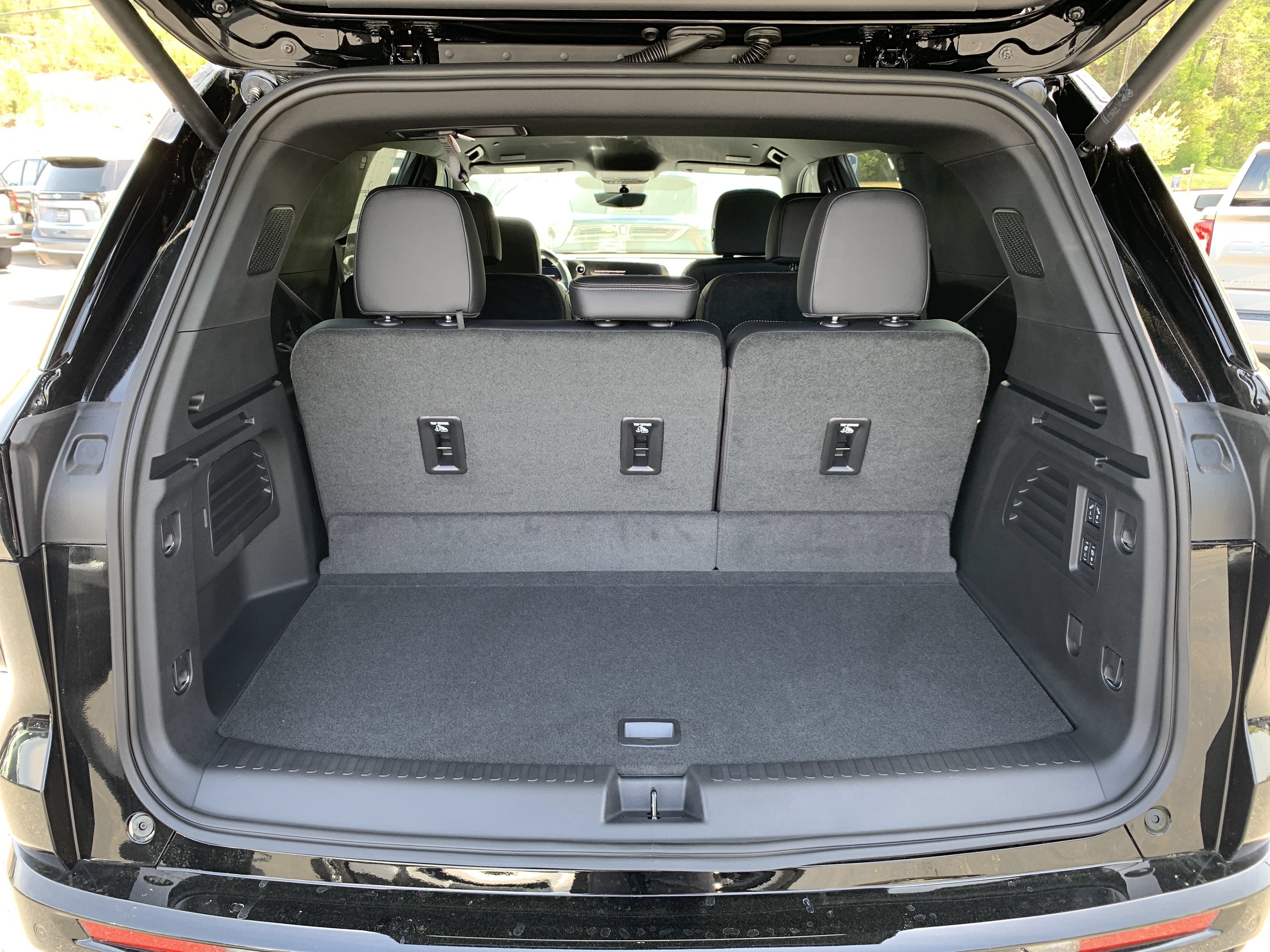 New 2025 Chevrolet Traverse High Country w/ LPO, Floor Liner Package FWD image 26