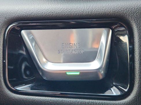 Used 2025 GMC Yukon Denali AWD/4WD image 17