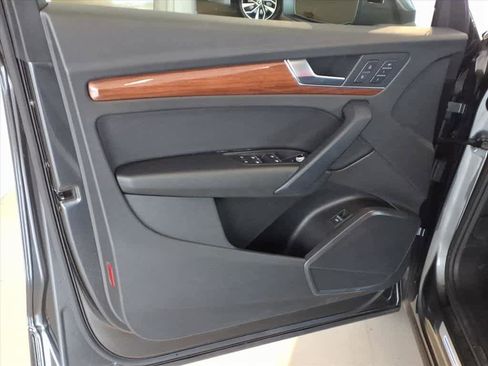 Used 2023 Audi Q5 2.0T Premium w/ Convenience Package image 10