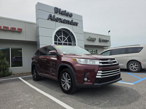 Used 2018 Toyota Highlander XLE AWD/4WD image 1
