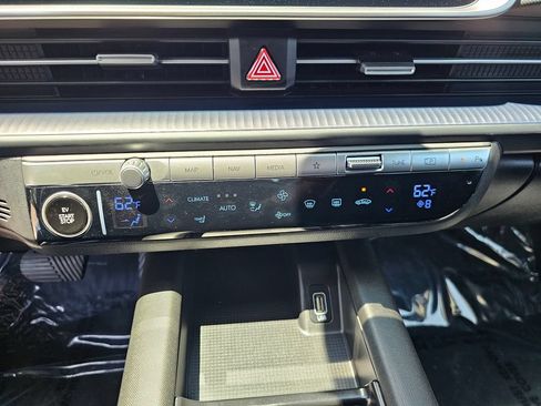 Used 2024 Hyundai Ioniq 6 SE RWD image 29