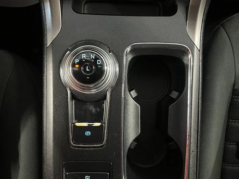 Used 2019 Ford Fusion SE FWD image 17