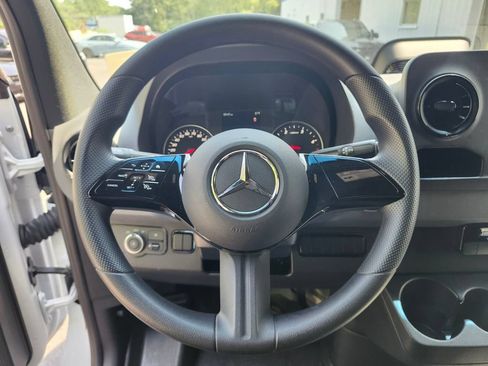 Used 2025 Mercedes-Benz Sprinter 2500 image 24