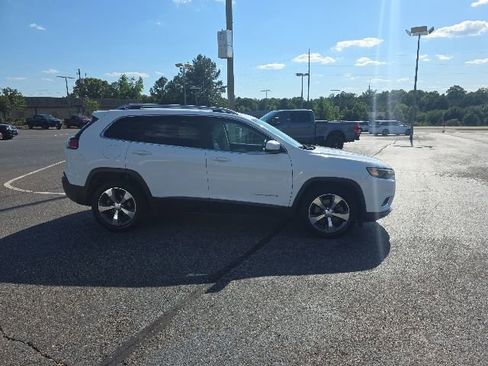 Used 2019 Jeep Cherokee Limited FWD image 2