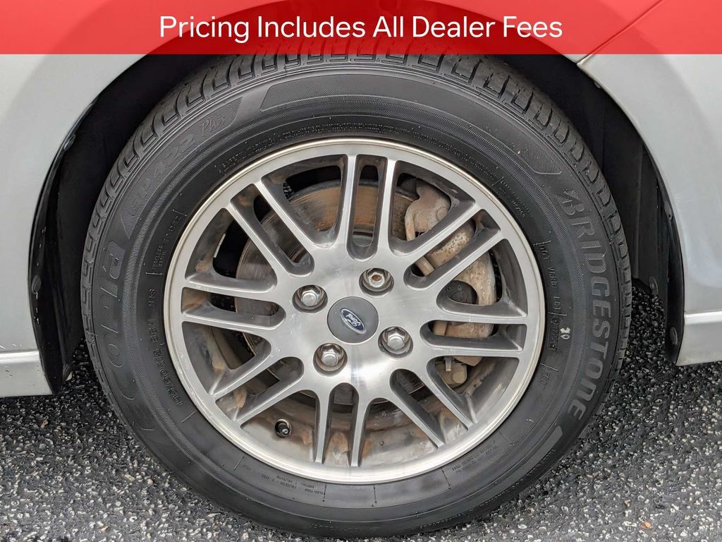 Used 2010 Ford Focus SE FWD image 11