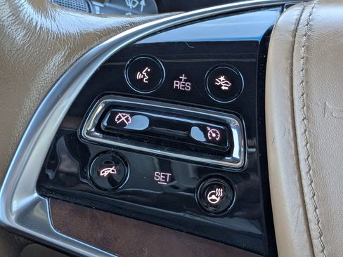 Used 2017 Cadillac Escalade Platinum image 28