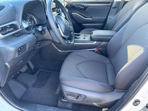 Certified 2025 Toyota Highlander LE image 25