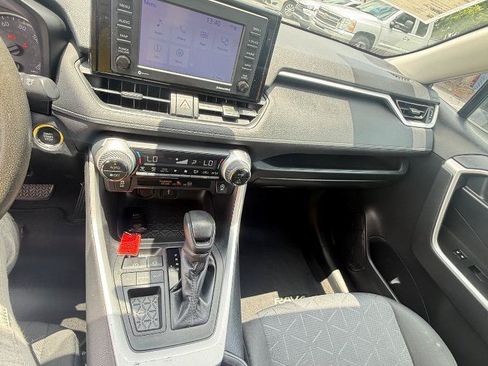 Used 2020 Toyota RAV4 XLE FWD image 14