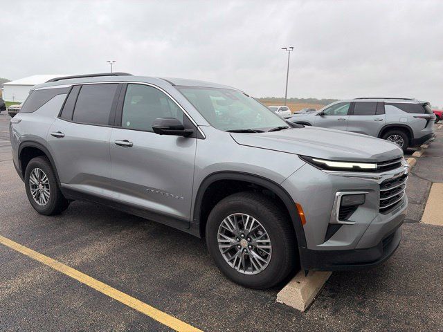 Used 2026 Chevrolet Traverse LT w/ Driver Confidence Package FWD image 1
