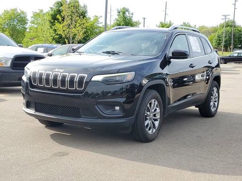 Used 2019 Jeep Cherokee Latitude Plus w/ Cold Weather Group AWD/4WD image 2