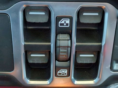 Used 2025 Jeep Wrangler Willys image 22