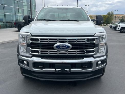 New 2026 Ford F450 XL w/ XL Chrome Package image 3