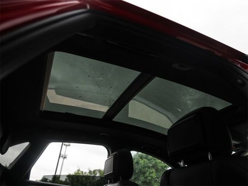 Used 2025 Porsche Macan image 39