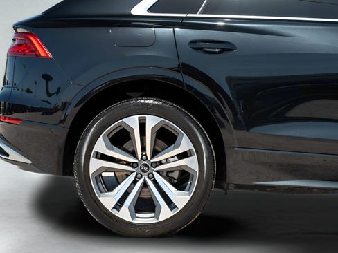 Used 2022 Audi Q8 Prestige w/ Prestige Package AWD/4WD image 6